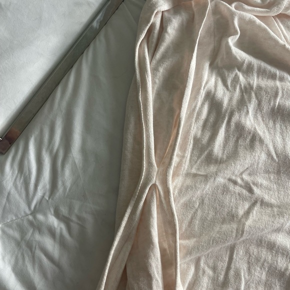 One size thin poncho style sweater - Picture 2 of 3